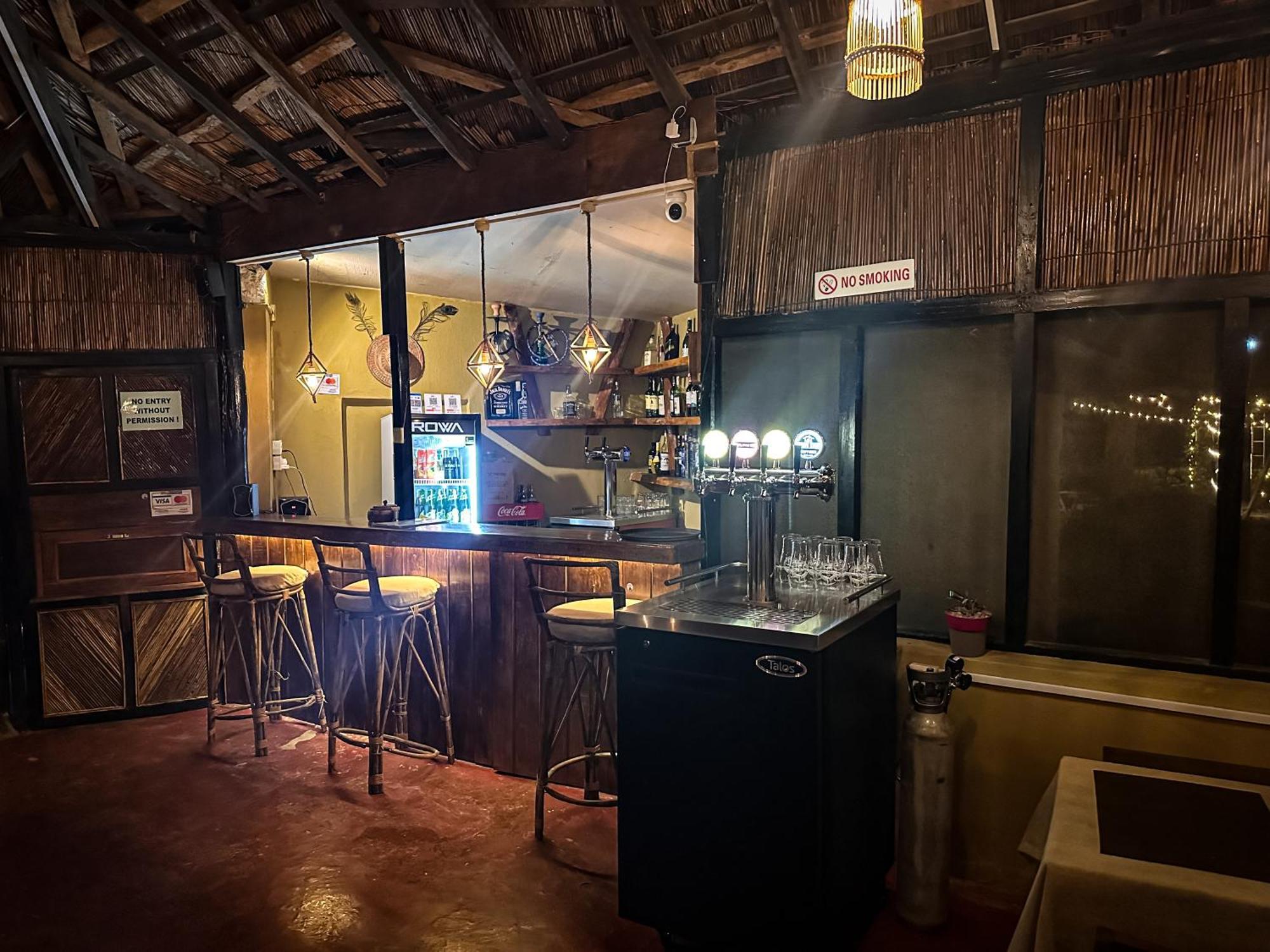 Hotel Tharu Garden And Beer Bar 奇旺 外观 照片