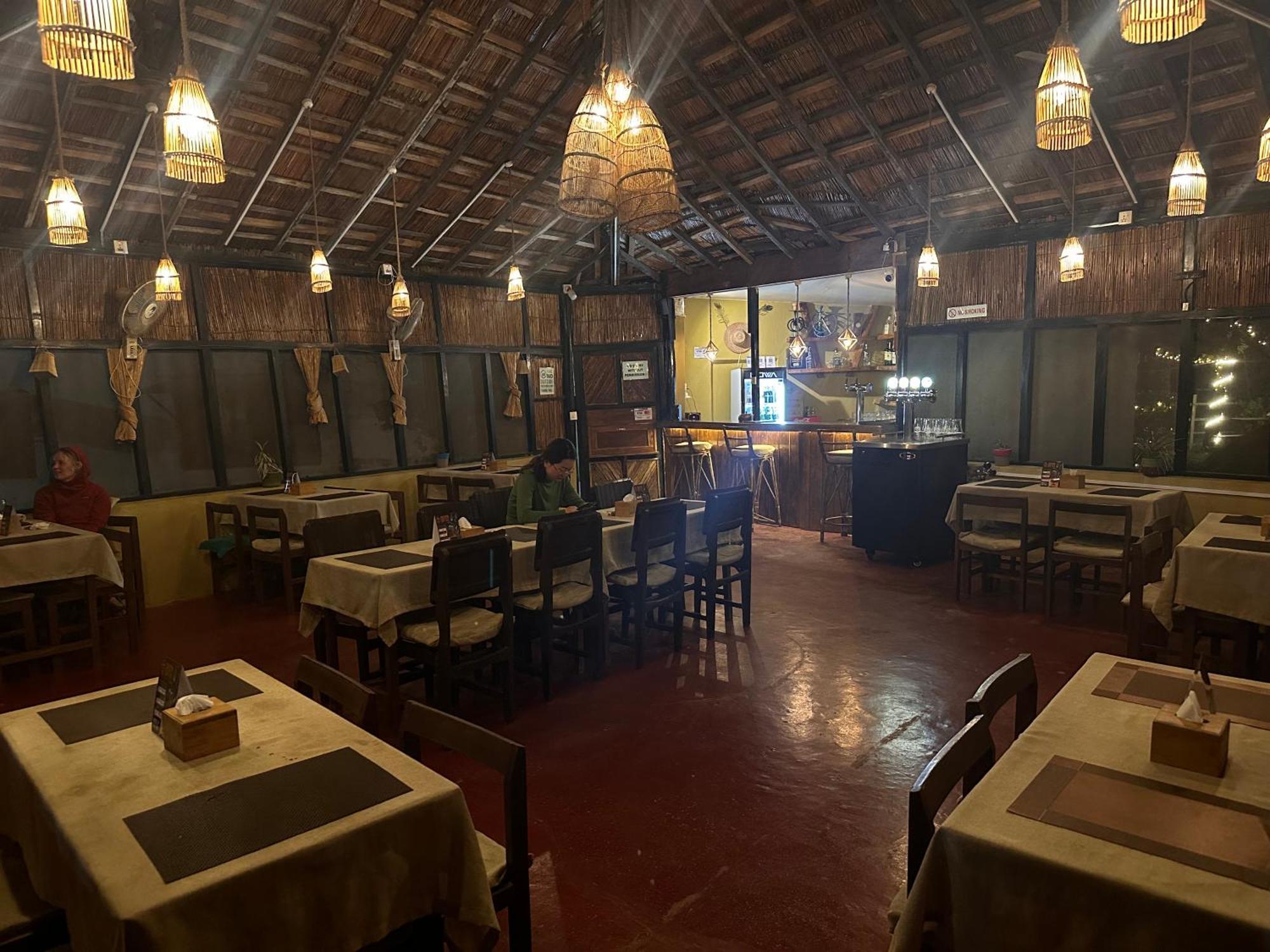 Hotel Tharu Garden And Beer Bar 奇旺 外观 照片