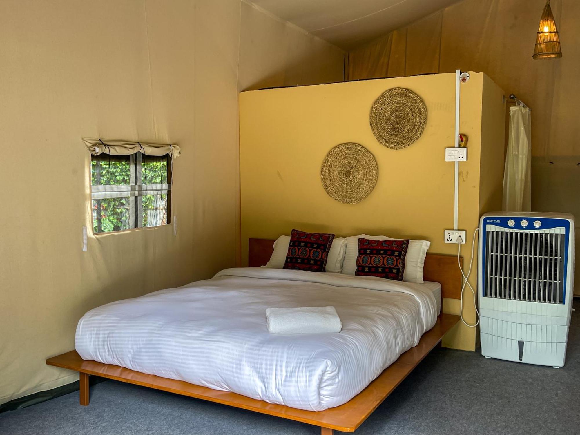 Hotel Tharu Garden And Beer Bar 奇旺 外观 照片