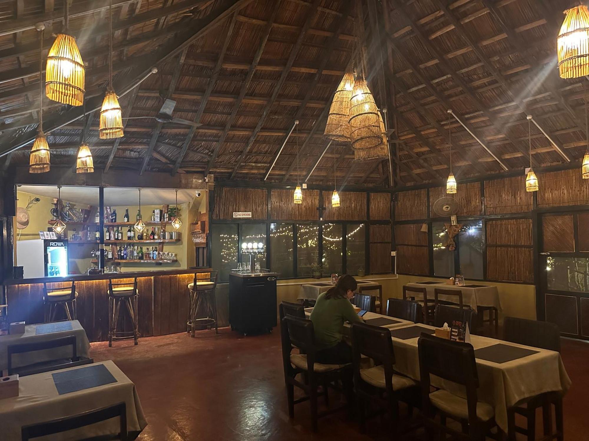 Hotel Tharu Garden And Beer Bar 奇旺 外观 照片